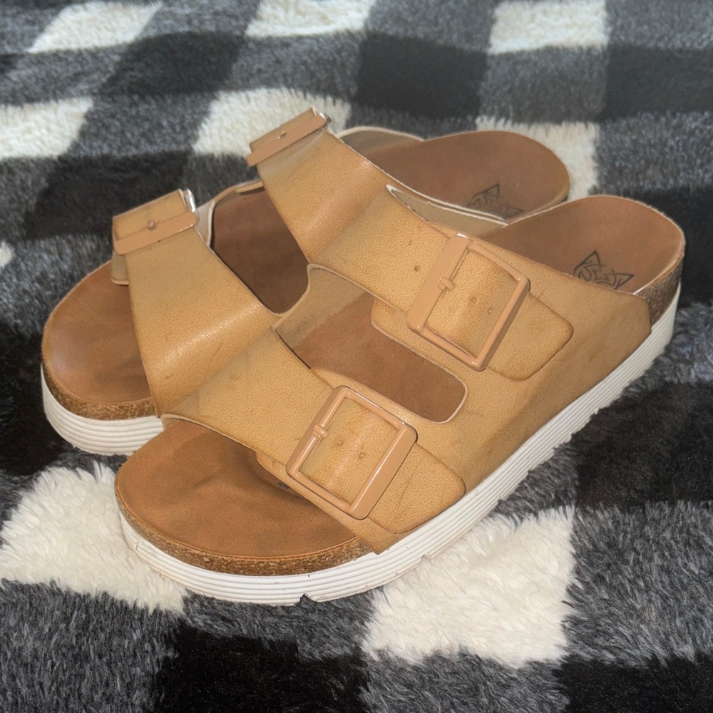 BEAST FASHION Tan Sandals